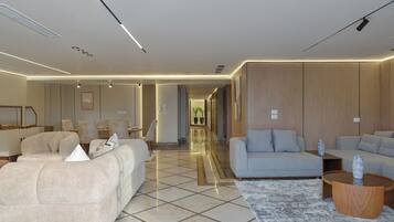 LĂ€genhet Executive - 4 sovrum - luftkonditionering - utsikt mot floden | Lobby