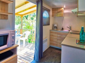 Private kitchen - Cozy mobile home with terrace - 3 guests (Girac)