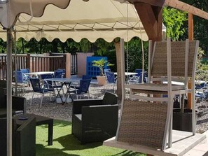 Outdoor dining - Cozy mobile home with terrace - 3 guests (Girac)