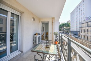 Outdoor dining - Le Bénédit - Appart 1 ch avec terrasse à Longchamp (Marseille)
