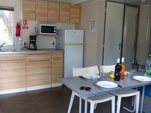 Private kitchen - Spacious mobile home - 6 guests (Lattes)