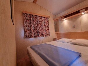 Free WiFi - Comfortable mobile home with terrace for 4 people (Gondrin)