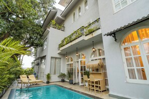 Outdoor pool - ELIVAAS Casa Ritzy 5 BHK Villa & Pool  (Calangute)
