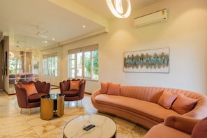 Flat-screen TV - ELIVAAS Casa Ritzy 5 BHK Villa & Pool  (Calangute)