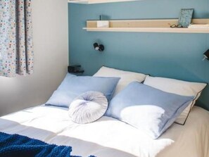 4 bedrooms, free WiFi - Mobile home with terrace - 8 guests (Girac)