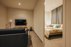 Desk, iron/ironing board, travel cot, WiFi - Biba Lekker Private Pool !Minutes to Eagle Beach! (Noord)