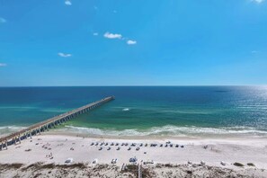 On the beach - 🐚🌴Gulf-Front | Three Outdoor Pools + Hot Tubs | Summerwind Resort #1502🐚🌴 (Navarre Beach)