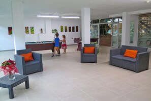 Apartment | Games room - Apartamento en Calafell Cerca de la Playa (Calafell)