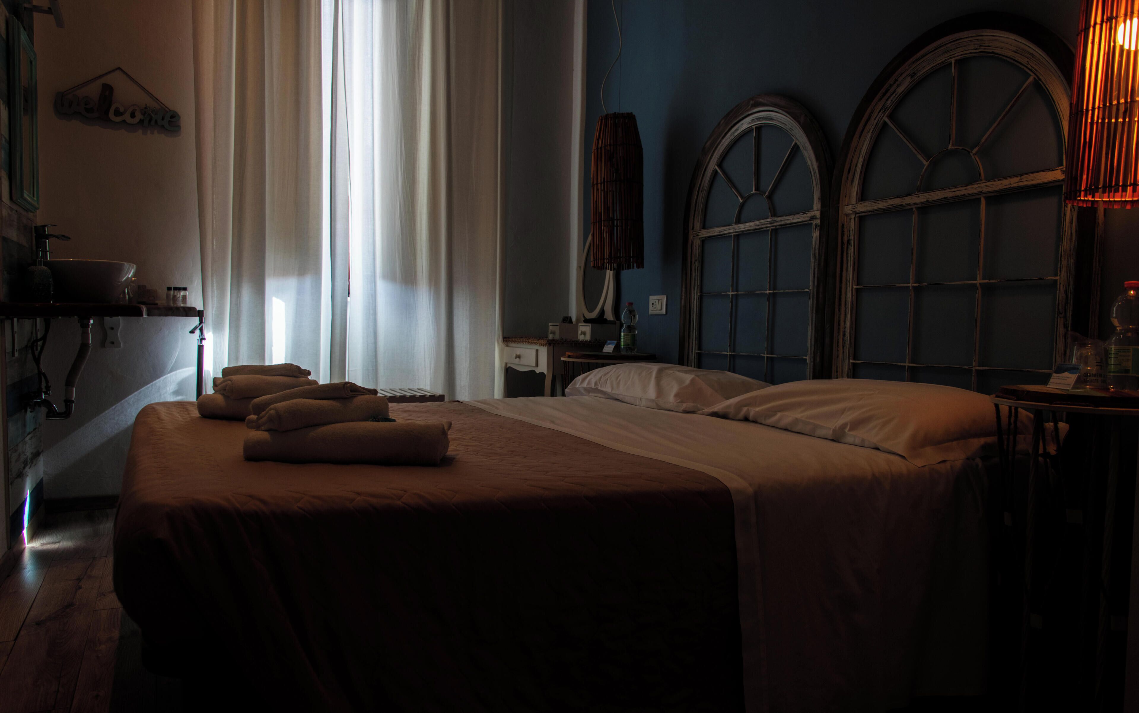 Habitación básica | Ropa de cama hipoalergénica, edredones de plumas, wifi gratis