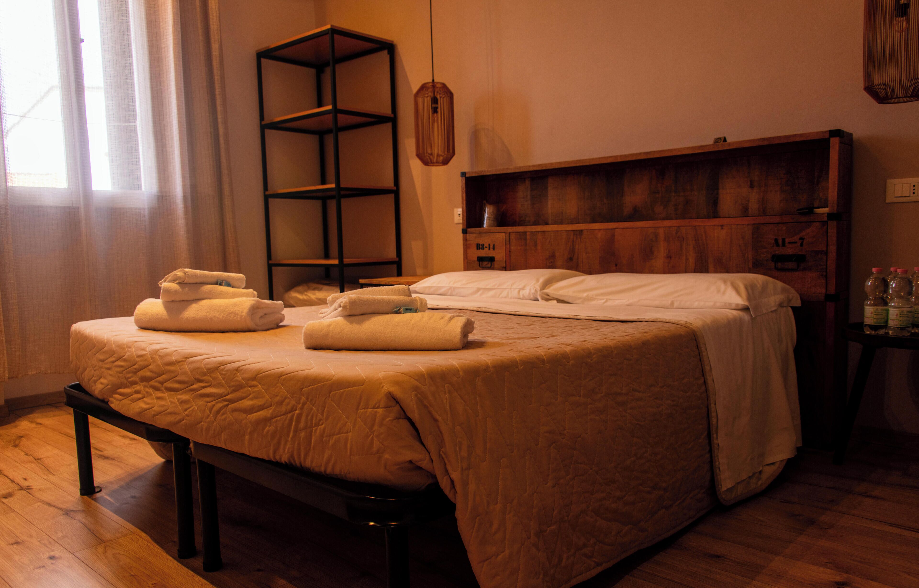 Habitación familiar | Ropa de cama hipoalergénica, edredones de plumas, wifi gratis