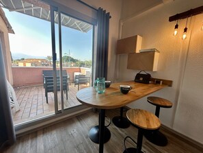 Dining - Air-conditioned apartment, terrace - 4 guests (Saint-Cyprien)