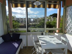 Dining - Cozy apartment, parking - 4 guests, beach nearby (Bormes-les-Mimosas)
