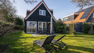 House | Outdoor dining