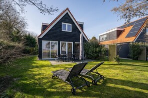 Outdoor dining - Luxury, Peace and Space for the Whole Family (De Koog)