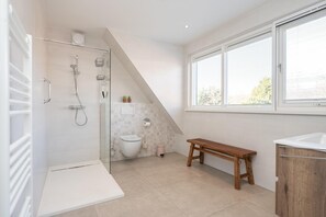 House | Bilik Mandi