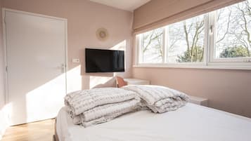 House | 3 bedrooms, individually furnished, bed sheets