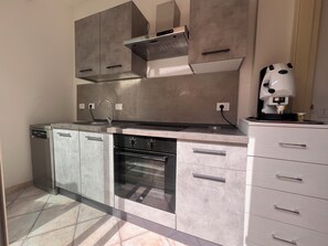 Private kitchen - House a stone's throw from the sea (Aci Castello)