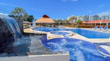 Kondominium, 2 kamar tidur | Kolam renang | Kolam renang outdoor