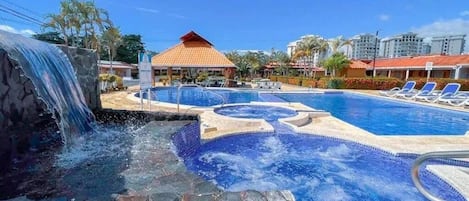 Appart'hĂŽtel, 2 chambres | Piscine