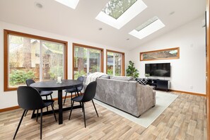 Living area - Timber Base Camp-4 Bedroom, 3 living spaces, Game room & Hot tub (Rhododendron)