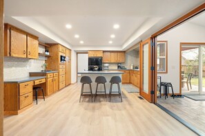 Private kitchen - Timber Base Camp-4 Bedroom, 3 living spaces, Game room & Hot tub (Rhododendron)