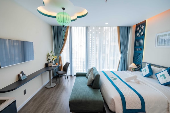In-room safe, individually decorated, desk, laptop workspace - Indochine Casa Hotel (Ho Chi Minh)