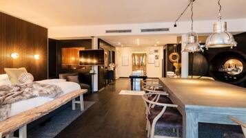 Executive Suite, River View