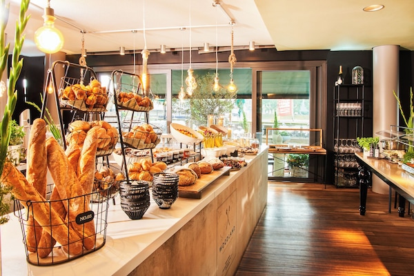 Tägliches Frühstücksbuffet gegen Gebühr