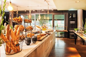 Daily buffet breakfast for a fee