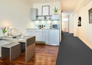 Comfort Apartment, City View | Private kitchen - Nena Hotel Bremen by LESA (Bremen)