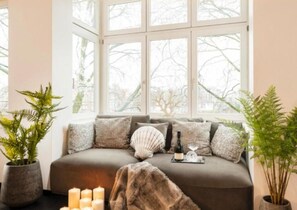 Executive Suite, River View | Living area - Nena Hotel Bremen by LESA (Bremen)