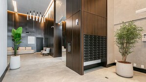 A modern lobby with a reception desk, seating area, and a plant. - Pool plus 350MB Wi-Fi | 500m from the seafront #CA73D (Florianópolis)