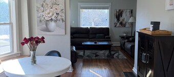 Special 3bed 2bath w Office & Grill