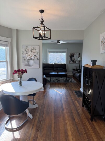 Spacious 3bed 2bath w Office & Grill