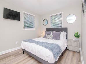 3 bedrooms, desk, iron/ironing board, travel cot - Private Tampa Home w/ Basketball Court & Fire Pit - Near USF & Busch Gardens (Tampa)