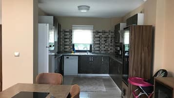 Standard Villa | Shared kitchen