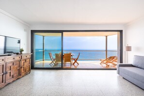 TV - Great Family Apartment with Lovely Sea Views · UHC PINOSMAR (Salou)