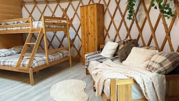 1 bedroom, bed sheets