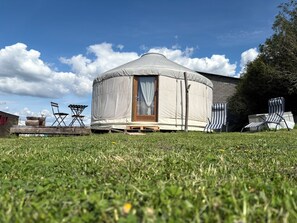 Exterior - Contemporary yurt (Hilsprich)