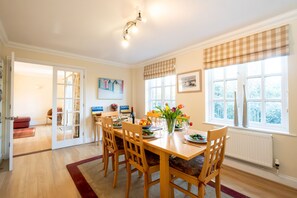 Dining - 3 Sanctuary Court, #Thorpeness - Close to beach, Thorpeness Meare, Golf Club, Thorpeness Country Clu (Thorpeness)