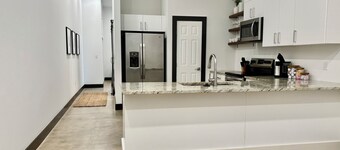 Spacious Loft Apartment w/Gym Access