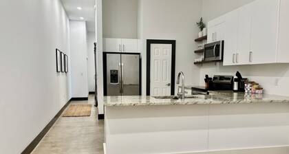 Spacious Loft Apartment w/Gym Access