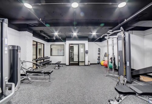 Spacious Loft Apartment w/Gym Access