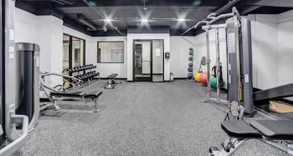 Spacious Loft Apartment w/Gym Access