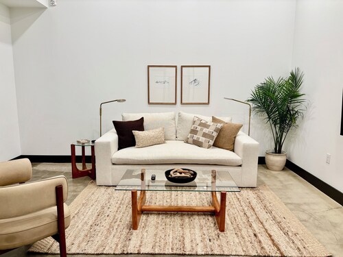 Spacious Loft Apartment w/Gym Access