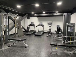 Fitness facility - Spacious Loft Apartment w/Gym Access (Tulsa)