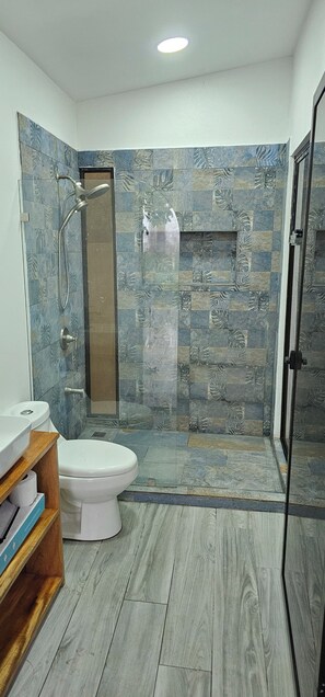 Bathroom - Rio Celeste Water Fall, 1 mile to Tenorio national park- Luxury Jungle Glamping (Guatuso)