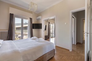 Deluxe Apartment, Balcony, City View | Egyptian cotton sheets, premium bedding, memory foam beds, in-room safe - Acropolis Museum View  (Athens)