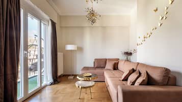 Deluxe Apartment, Balcony, City View | Living area