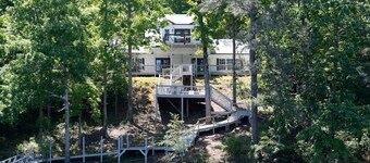 Hot Tub! Hidden Kayak Cove -2 Masters, Kayaks, Fire pit, & Game Room